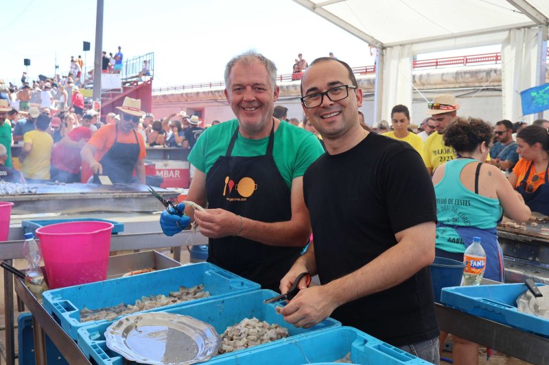 GALERIA DE FOTOS de l'estrene del BARET de les festes de DUANES: gran ambient, “botellins” a caixes i, a més… bous a la mar GALERIA DE FOTOS de l'estrene del BARET de les festes de DUANES: gran ambient, “botellins” a caixes i, a més… bous a la mar
